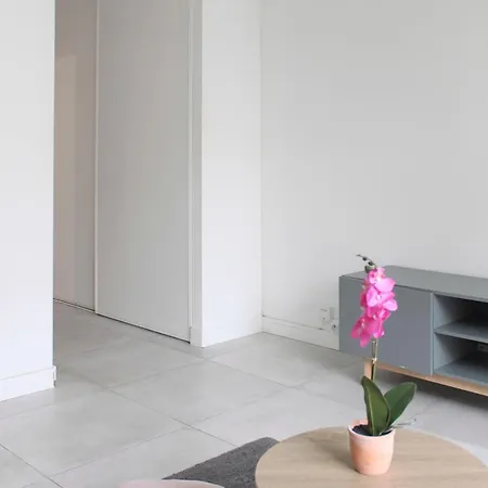 Apartament Bright Studio Near Paris